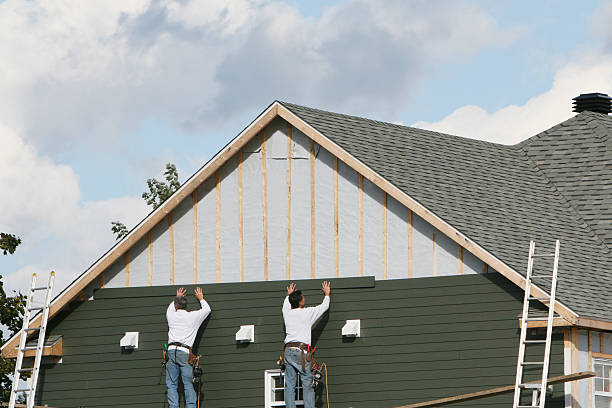 Professional Siding Installation technician working in Cortland, IL